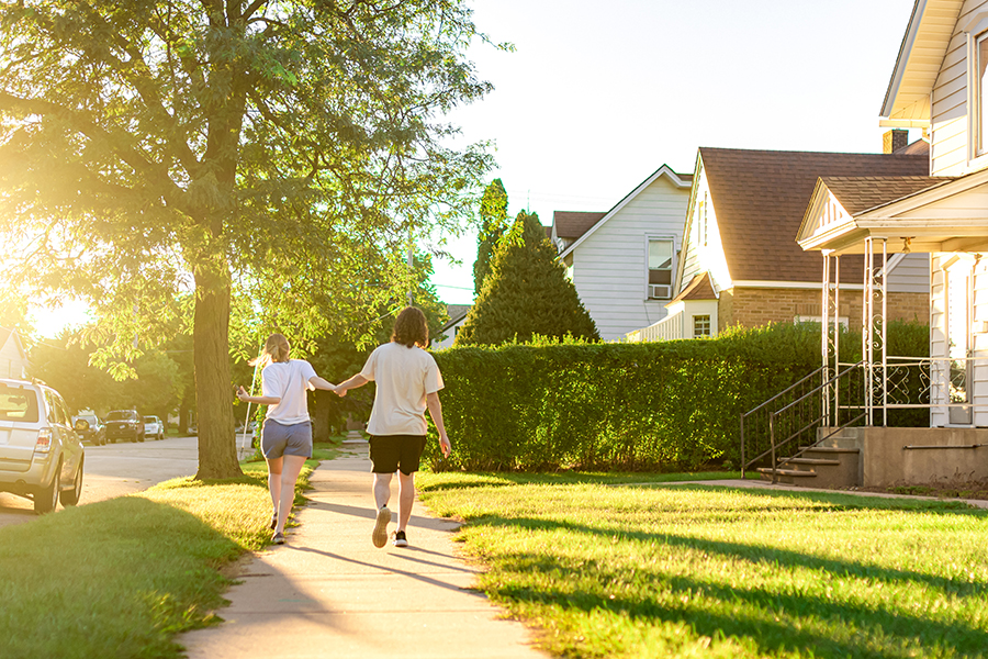 WSU students walking through a neighborhood of houses.