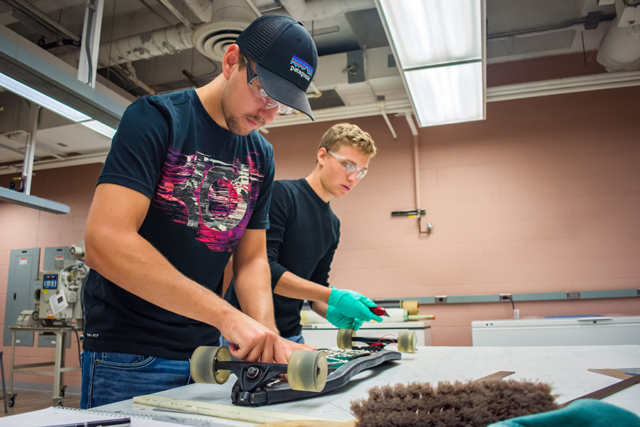 WSU students working in an engineering lab