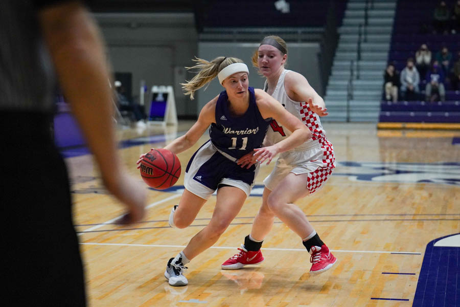 WSU women playing Basketball.