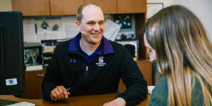 A WSU Financial Aid advisor meets with a student.
