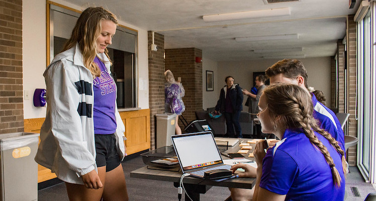 Students on move-in committee