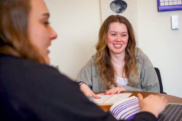 A WSU student works with an advisor to register for classes.